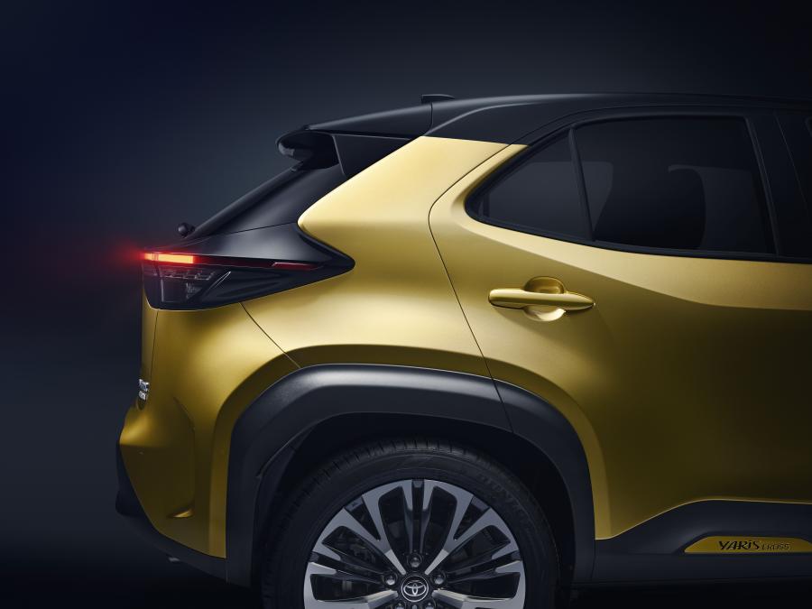 Детали экстерьера Toyota Yaris Cross Hybrid 2020 года  (WW) (фото 15 из 16)
